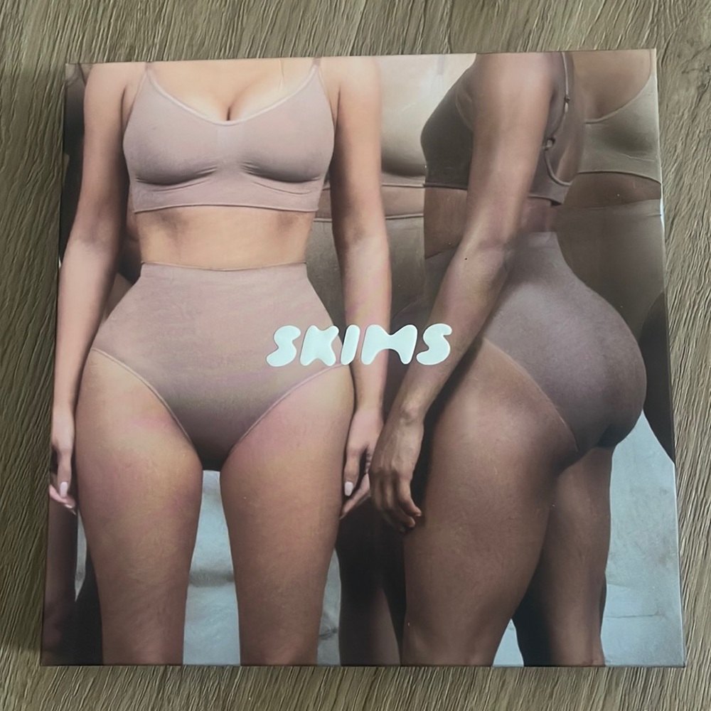 SKIMS Sculpting Mid Waist Brief